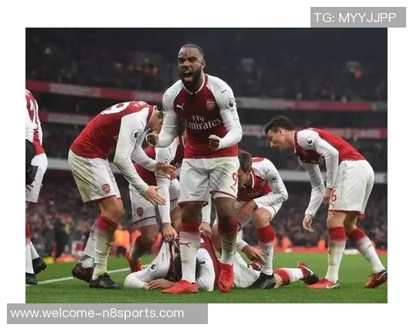 迪拜足球魅力与阿森纳传统豪门的精彩对决分析